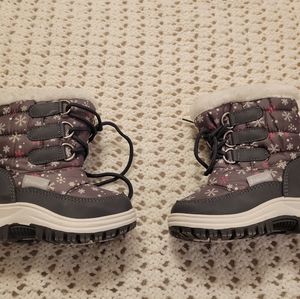 Apakowa Toddler Size 6 snowboots